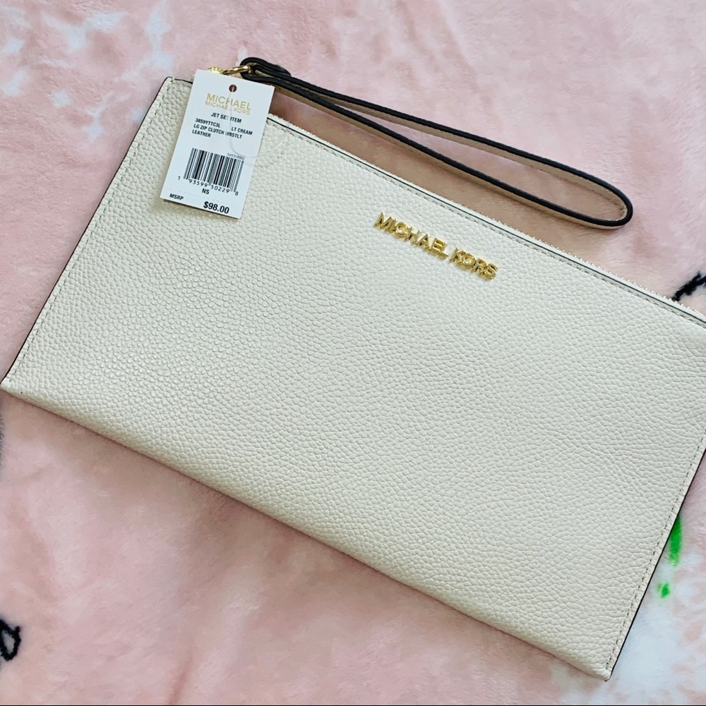 NWT Michael Kors Lt Cream Leather Wristlet Clutch